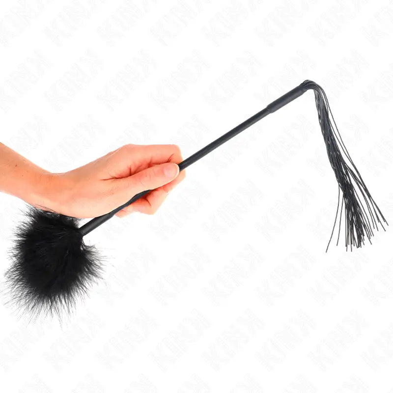 KINK - CHICOTE DE SILICONE COM PENAS PARA CÓCEGAS 47 CM - Sexshoptuga