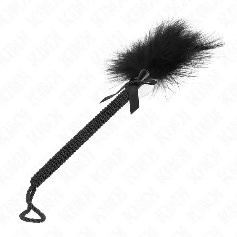 KINK - VARINHA DE CORDA DE NYLON COM PENAS DE CÓCEGAS E LAÇO PRETO 25 CM - Sexshoptuga